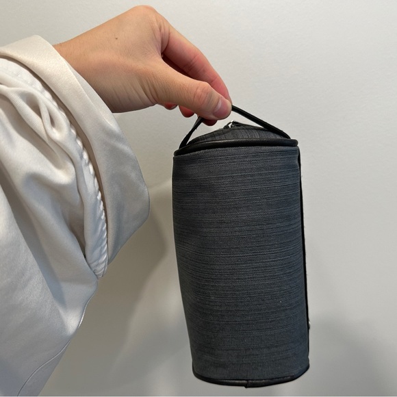 Emirates business class/ bvlgari amenity kit/ toiletry bag - Picture 2 of 2